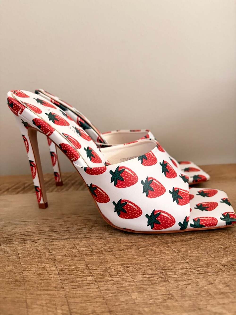 Azalea Wang Strawberry Print Square Toe Stiletto Mules Size 8.5